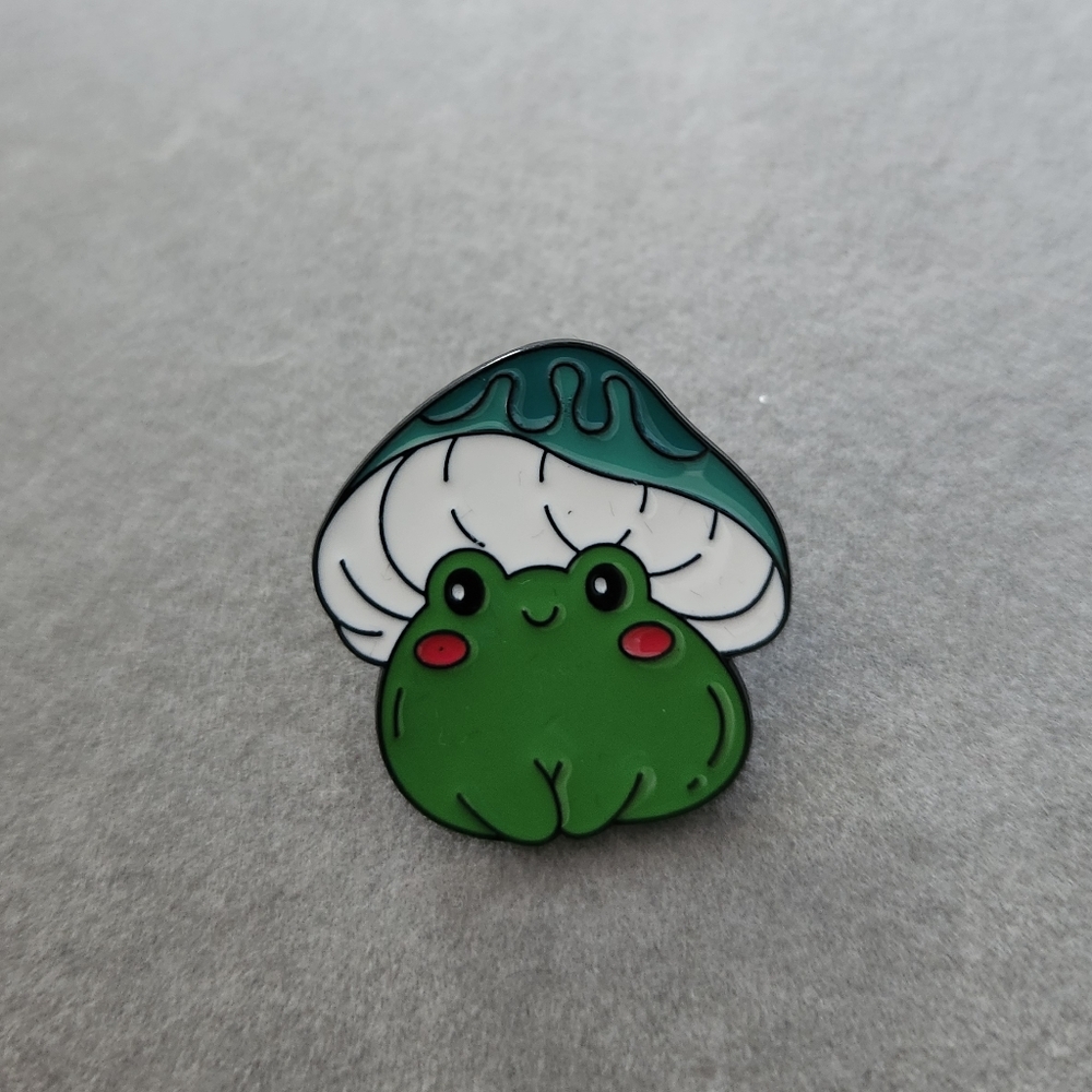 Green Frog Enamel Pin for Reptile Lovers‎